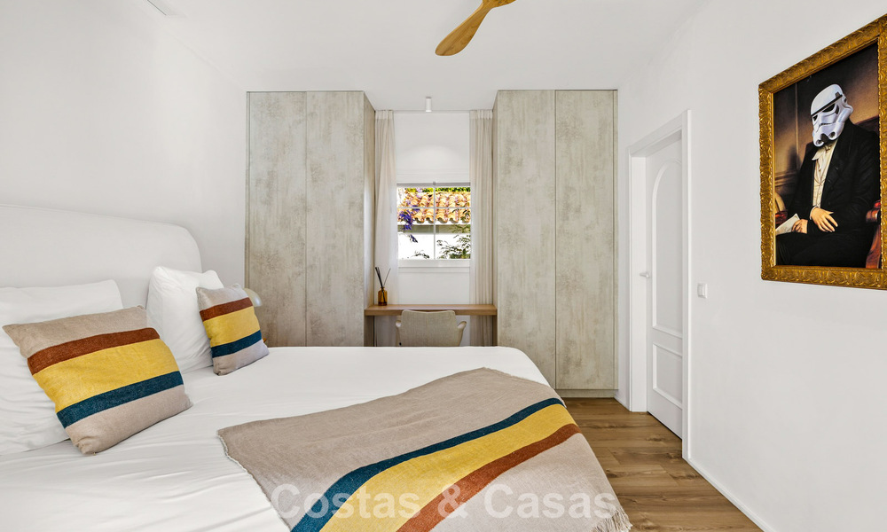 Mediterraanse, gelijkvloerse luxevilla te koop direct aan de golfbaan in Guadalmina, Marbella 800593