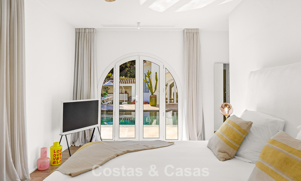 Mediterraanse, gelijkvloerse luxevilla te koop direct aan de golfbaan in Guadalmina, Marbella 800595