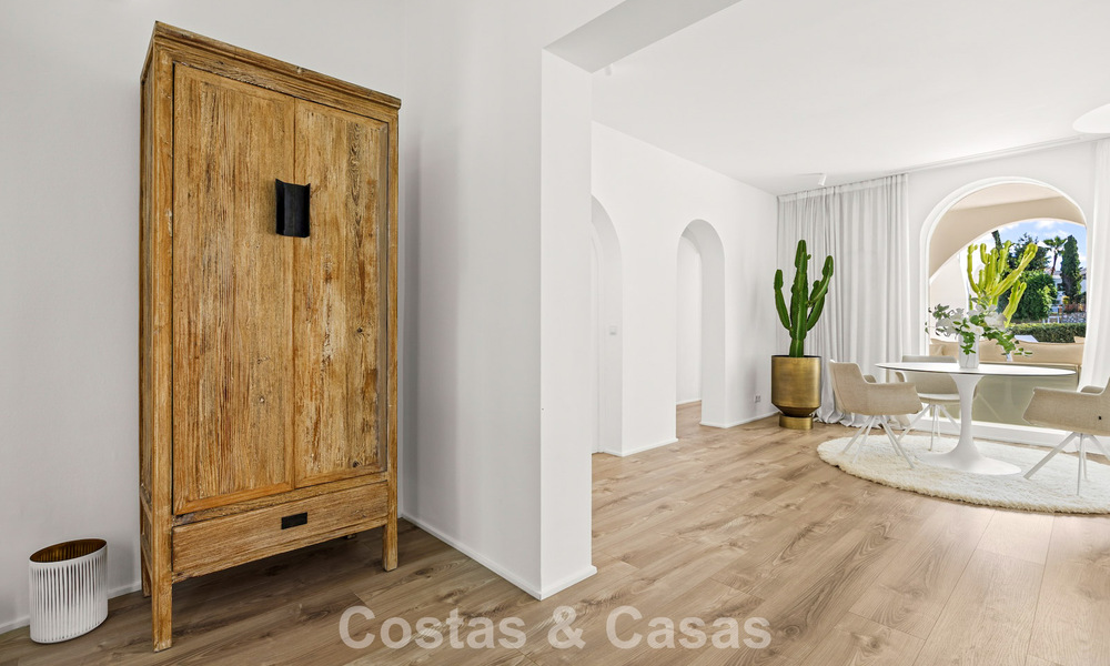 Mediterraanse, gelijkvloerse luxevilla te koop direct aan de golfbaan in Guadalmina, Marbella 800599