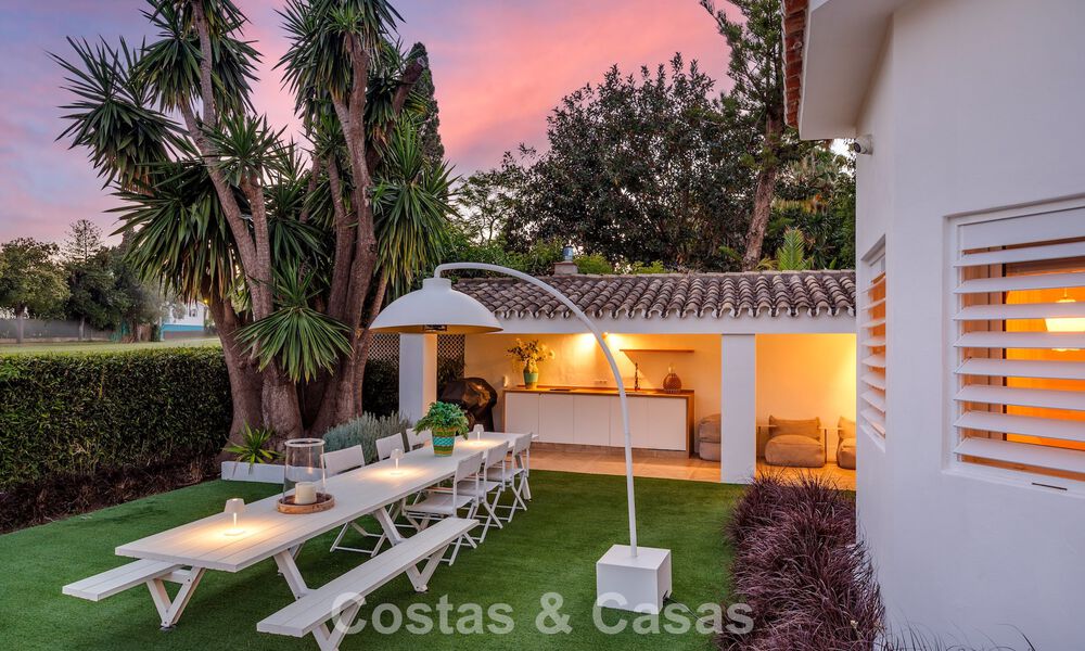 Mediterraanse, gelijkvloerse luxevilla te koop direct aan de golfbaan in Guadalmina, Marbella 800603