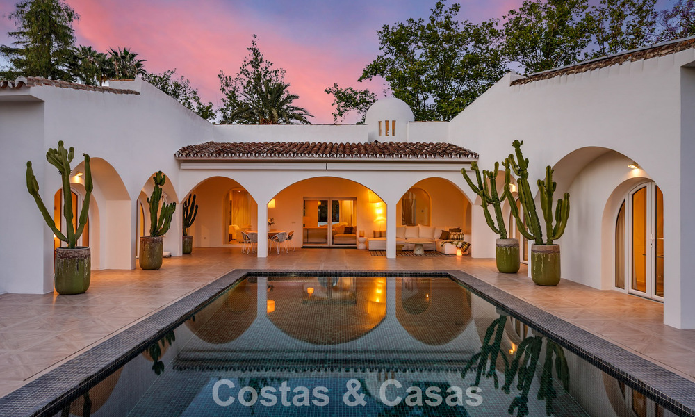 Mediterraanse, gelijkvloerse luxevilla te koop direct aan de golfbaan in Guadalmina, Marbella 800604