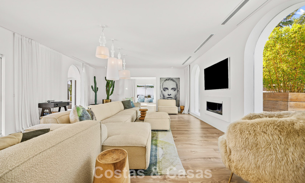 Mediterraanse, gelijkvloerse luxevilla te koop direct aan de golfbaan in Guadalmina, Marbella 800605