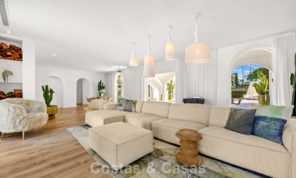 Mediterraanse, gelijkvloerse luxevilla te koop direct aan de golfbaan in Guadalmina, Marbella 800606