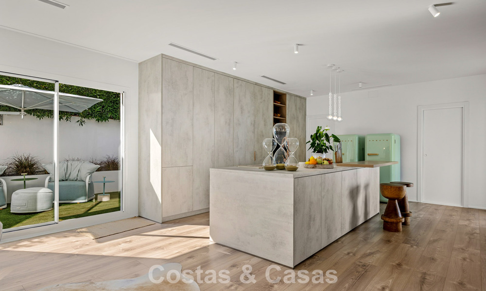 Mediterraanse, gelijkvloerse luxevilla te koop direct aan de golfbaan in Guadalmina, Marbella 800611