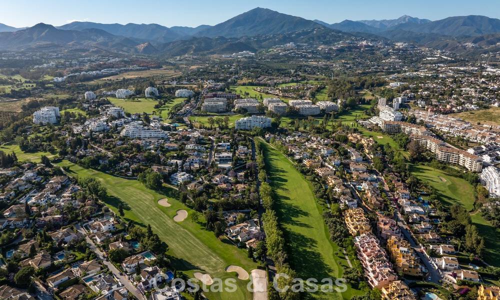Mediterraanse, gelijkvloerse luxevilla te koop direct aan de golfbaan in Guadalmina, Marbella 800619