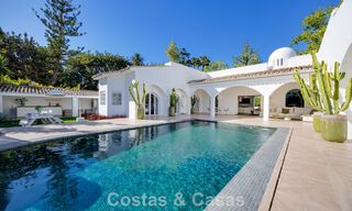 Mediterraanse, gelijkvloerse luxevilla te koop direct aan de golfbaan in Guadalmina, Marbella 800626 
