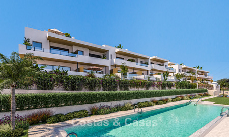 Lancering! Nieuwe, eigentijdse rijhuizen te koop in een begeerde golfomgeving van Estepona 800557