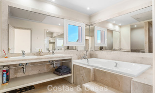 Ruime familievilla in een moderne Spaanse bouwstijl en adembenemend zeezicht te koop in Manilva, Costa del Sol 800632 