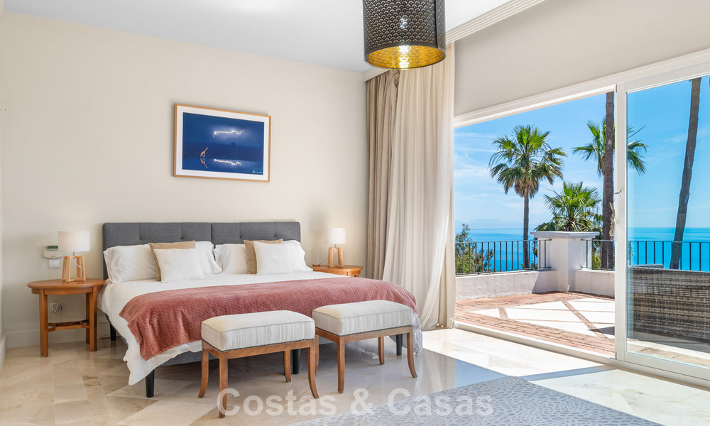 Ruime familievilla in een moderne Spaanse bouwstijl en adembenemend zeezicht te koop in Manilva, Costa del Sol 800634
