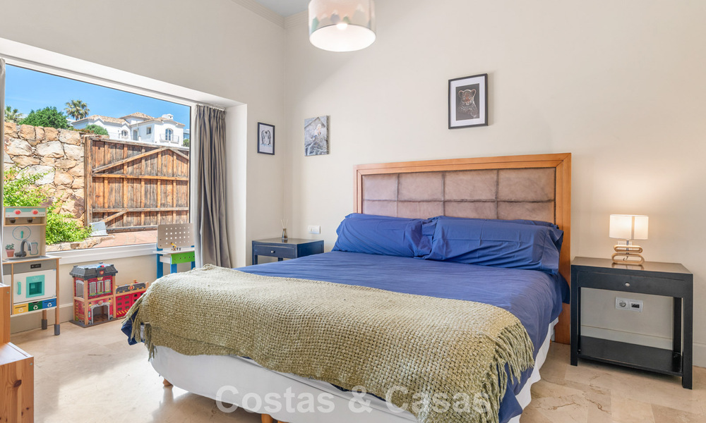 Ruime familievilla in een moderne Spaanse bouwstijl en adembenemend zeezicht te koop in Manilva, Costa del Sol 800635