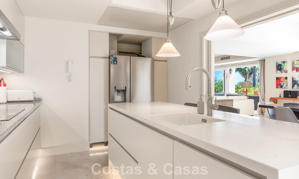 Ruime familievilla in een moderne Spaanse bouwstijl en adembenemend zeezicht te koop in Manilva, Costa del Sol 800638