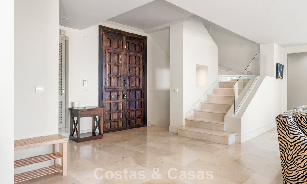 Ruime familievilla in een moderne Spaanse bouwstijl en adembenemend zeezicht te koop in Manilva, Costa del Sol 800644