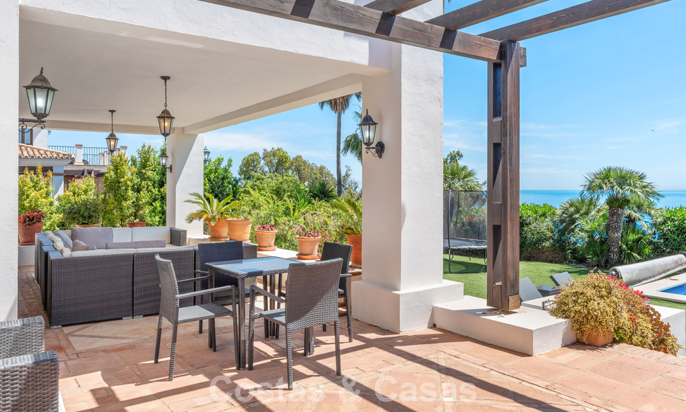 Ruime familievilla in een moderne Spaanse bouwstijl en adembenemend zeezicht te koop in Manilva, Costa del Sol 800648