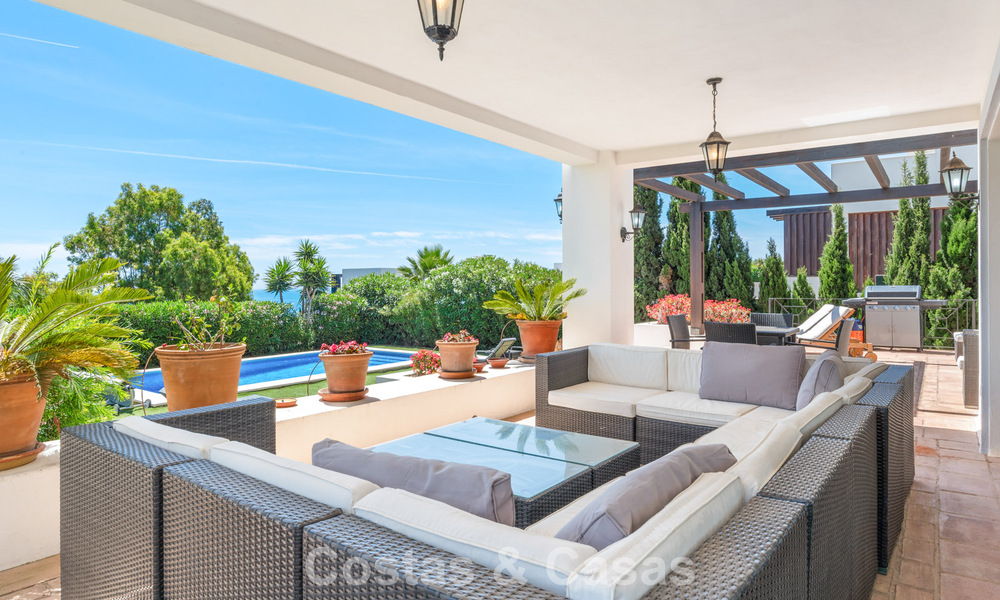 Ruime familievilla in een moderne Spaanse bouwstijl en adembenemend zeezicht te koop in Manilva, Costa del Sol 800649