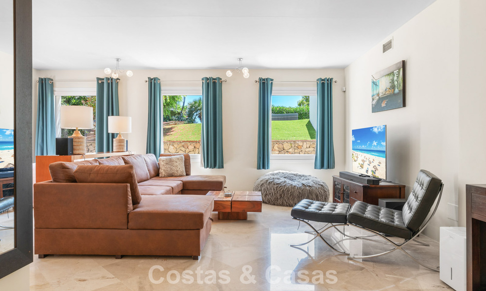 Ruime familievilla in een moderne Spaanse bouwstijl en adembenemend zeezicht te koop in Manilva, Costa del Sol 800652