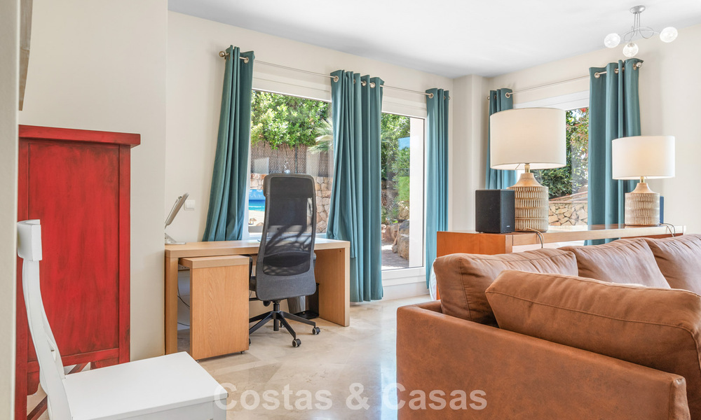 Ruime familievilla in een moderne Spaanse bouwstijl en adembenemend zeezicht te koop in Manilva, Costa del Sol 800653