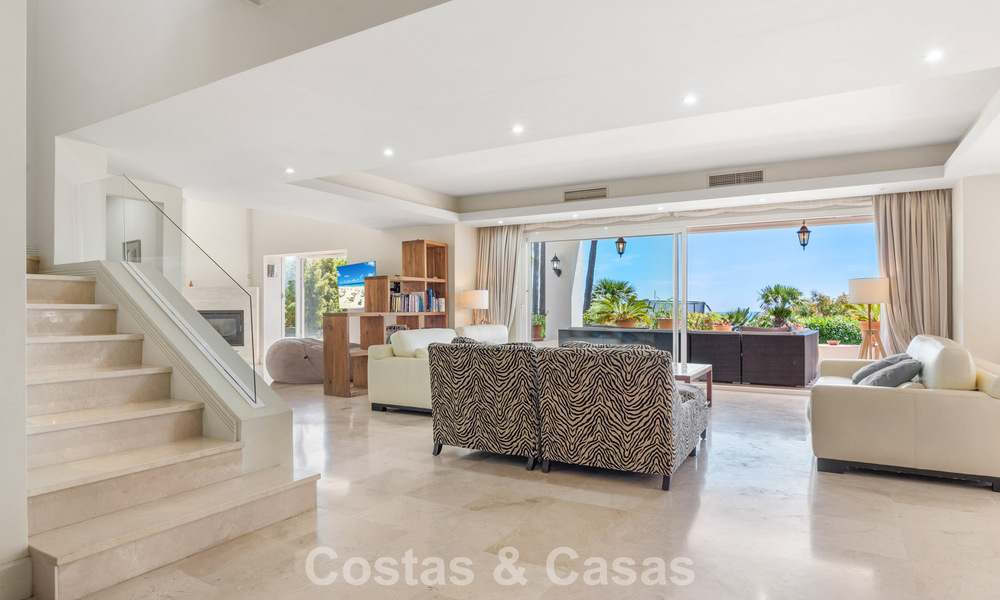 Ruime familievilla in een moderne Spaanse bouwstijl en adembenemend zeezicht te koop in Manilva, Costa del Sol 800659