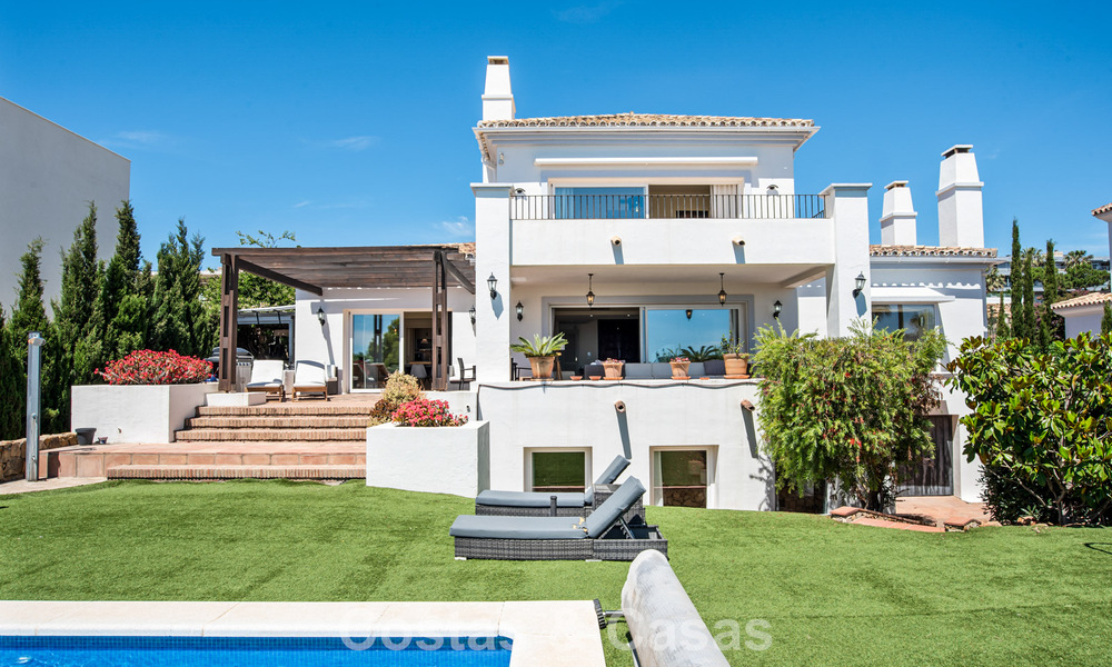 Ruime familievilla in een moderne Spaanse bouwstijl en adembenemend zeezicht te koop in Manilva, Costa del Sol 800667