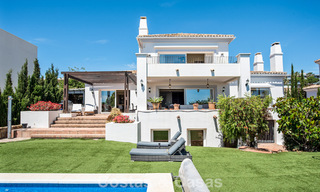 Ruime familievilla in een moderne Spaanse bouwstijl en adembenemend zeezicht te koop in Manilva, Costa del Sol 800667 