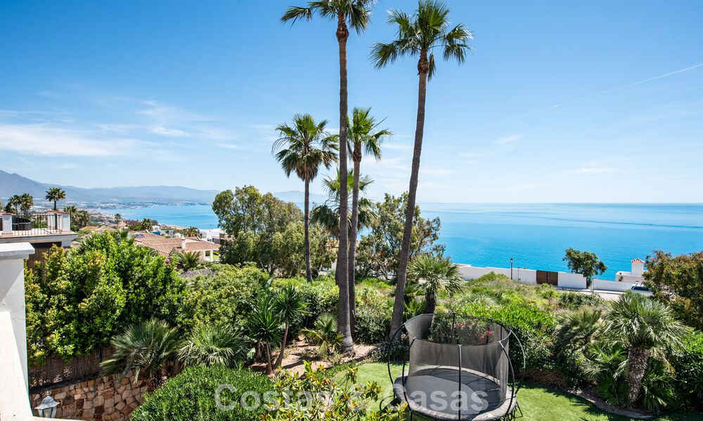 Ruime familievilla in een moderne Spaanse bouwstijl en adembenemend zeezicht te koop in Manilva, Costa del Sol 800670