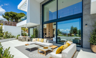 High-end luxevilla met minimalistisch design te koop in een gated urbanisatie net ten oosten van Marbella centrum 800675 