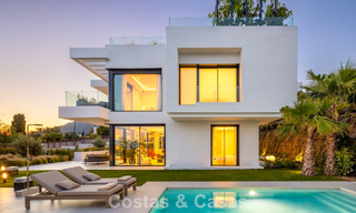 High-end luxevilla met minimalistisch design te koop in een gated urbanisatie net ten oosten van Marbella centrum 800680 