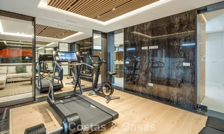 High-end luxevilla met minimalistisch design te koop in een gated urbanisatie net ten oosten van Marbella centrum 800691 