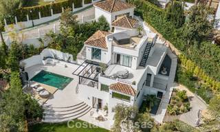 Luxueus, eigentijds gerenoveerd villa te koop in een gated community in Nueva Andalucia’s golfvallei, Marbella 800734 