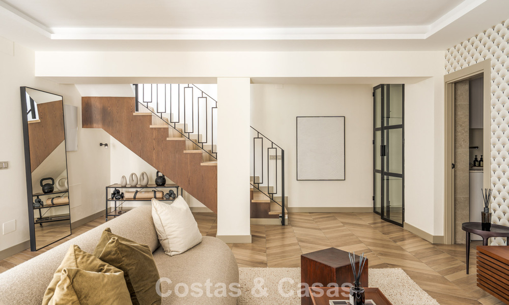 Luxueus, eigentijds gerenoveerd villa te koop in een gated community in Nueva Andalucia’s golfvallei, Marbella 800735