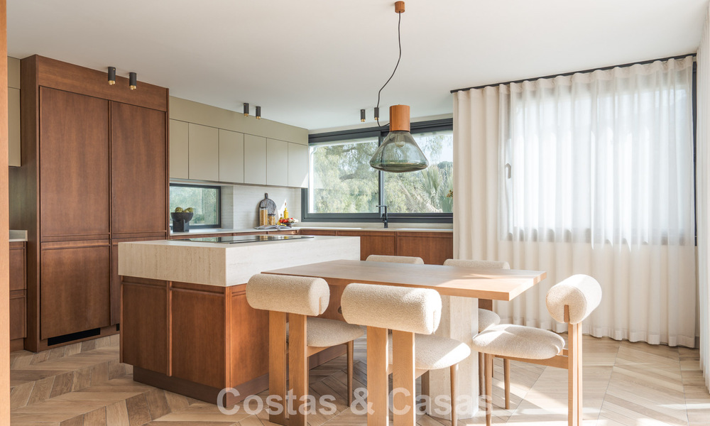 Luxueus, eigentijds gerenoveerd villa te koop in een gated community in Nueva Andalucia’s golfvallei, Marbella 800743