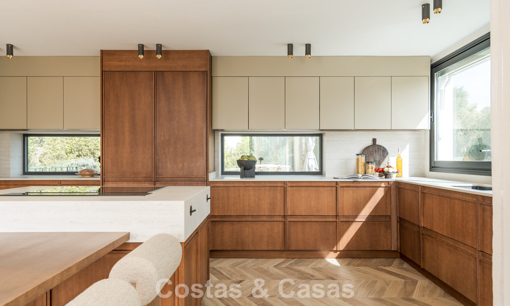 Luxueus, eigentijds gerenoveerd villa te koop in een gated community in Nueva Andalucia’s golfvallei, Marbella 800744