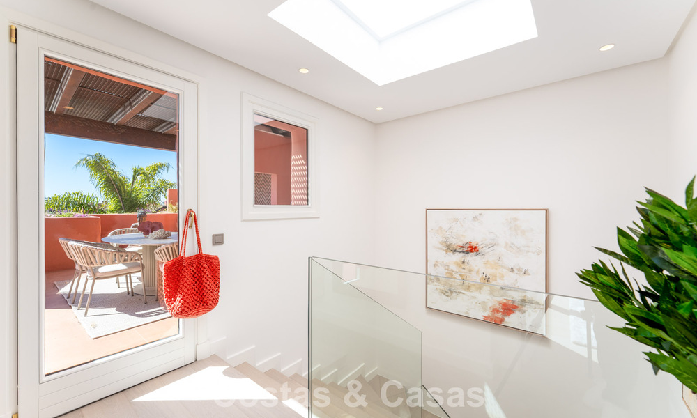 Exclusief duplex penthouse te koop aan het strand op de New Golden Mile tussen Marbella en Estepona 800753