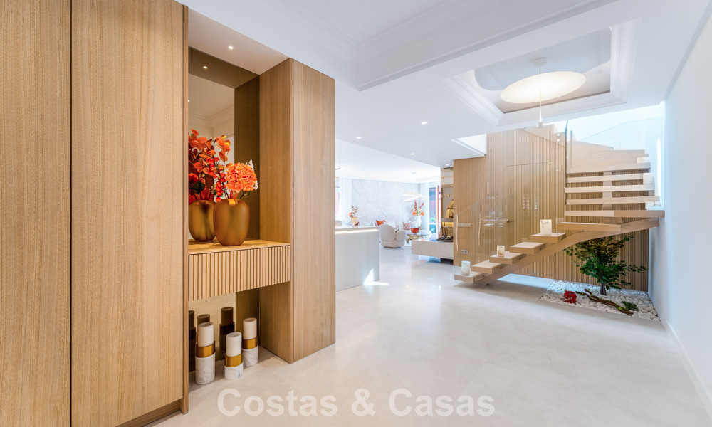 Exclusief duplex penthouse te koop aan het strand op de New Golden Mile tussen Marbella en Estepona 800757