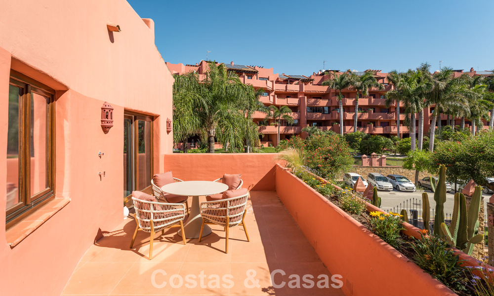 Exclusief duplex penthouse te koop aan het strand op de New Golden Mile tussen Marbella en Estepona 800768
