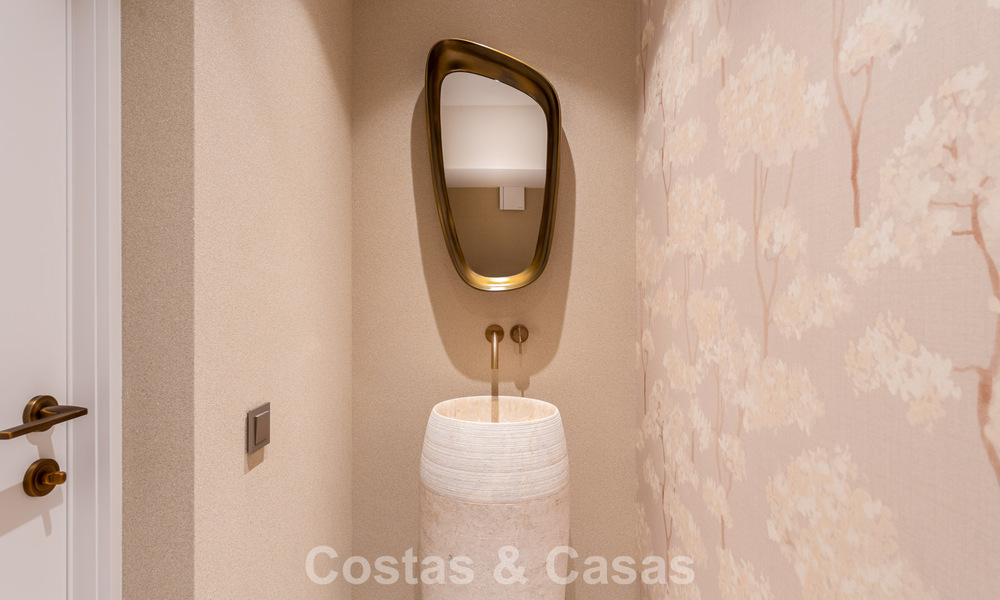Exclusief duplex penthouse te koop aan het strand op de New Golden Mile tussen Marbella en Estepona 800778