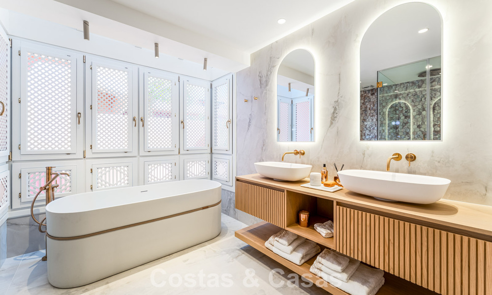 Exclusief duplex penthouse te koop aan het strand op de New Golden Mile tussen Marbella en Estepona 800783