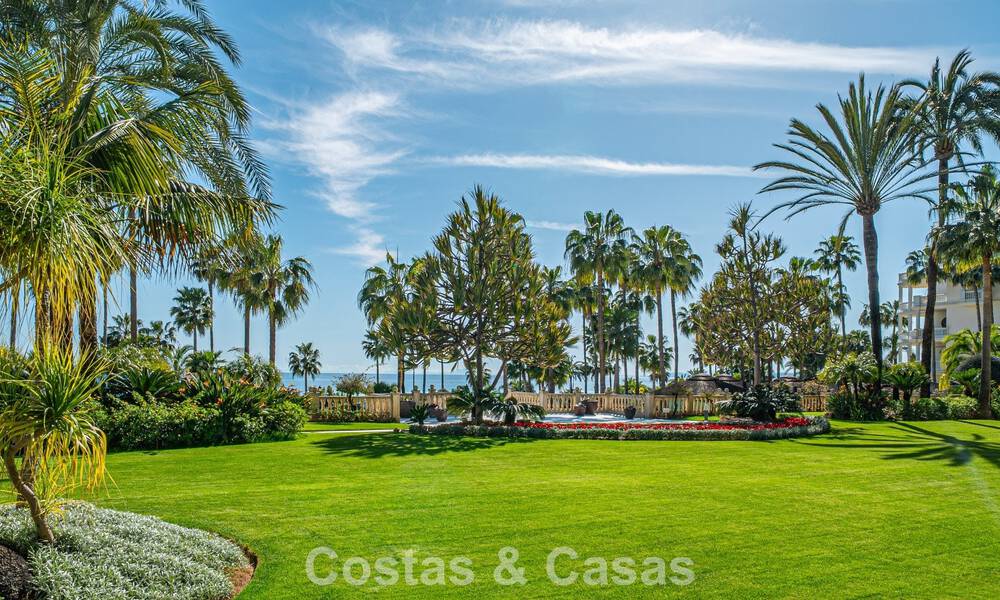 Eersteklas appartement te koop, direct aan het strand in het vijfsterren Las Dunas Park in Marbella - Estepona 800868