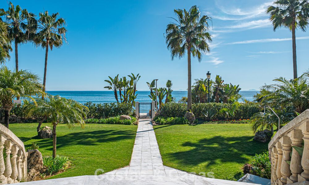 Eersteklas appartement te koop, direct aan het strand in het vijfsterren Las Dunas Park in Marbella - Estepona 800870