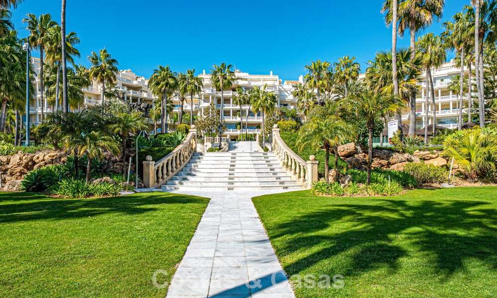 Eersteklas appartement te koop, direct aan het strand in het vijfsterren Las Dunas Park in Marbella - Estepona 800871