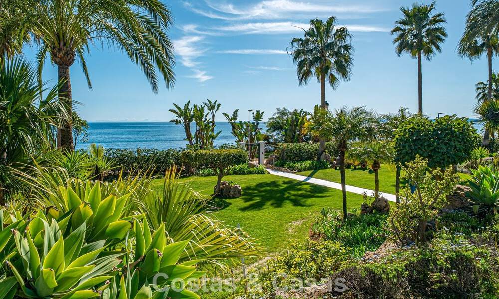 Eersteklas appartement te koop, direct aan het strand in het vijfsterren Las Dunas Park in Marbella - Estepona 800872