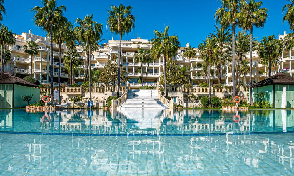 Eersteklas appartement te koop, direct aan het strand in het vijfsterren Las Dunas Park in Marbella - Estepona 800873
