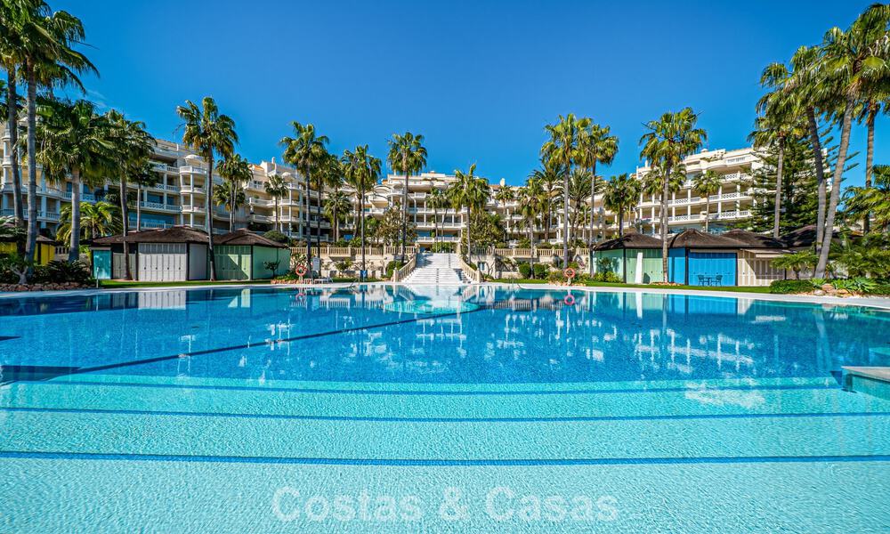 Eersteklas appartement te koop, direct aan het strand in het vijfsterren Las Dunas Park in Marbella - Estepona 800874