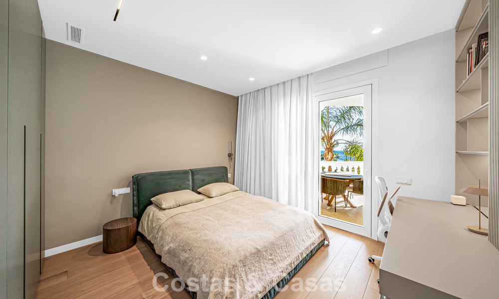 Eersteklas appartement te koop, direct aan het strand in het vijfsterren Las Dunas Park in Marbella - Estepona 800879