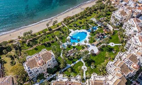 Eersteklas appartement te koop, direct aan het strand in het vijfsterren Las Dunas Park in Marbella - Estepona 800889