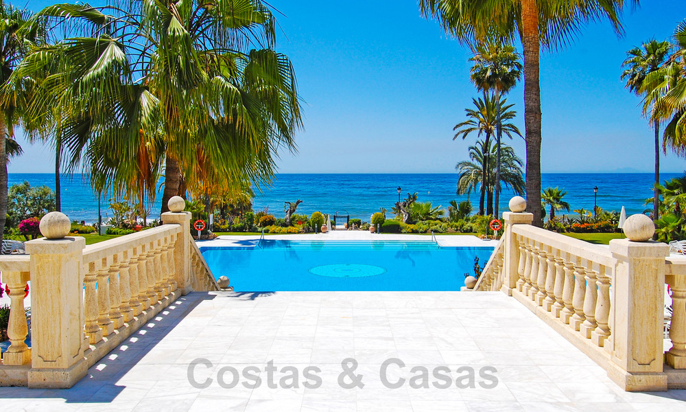 Eersteklas appartement te koop, direct aan het strand in het vijfsterren Las Dunas Park in Marbella - Estepona 801020