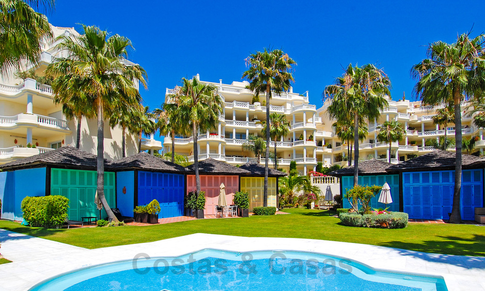 Eersteklas appartement te koop, direct aan het strand in het vijfsterren Las Dunas Park in Marbella - Estepona 801021