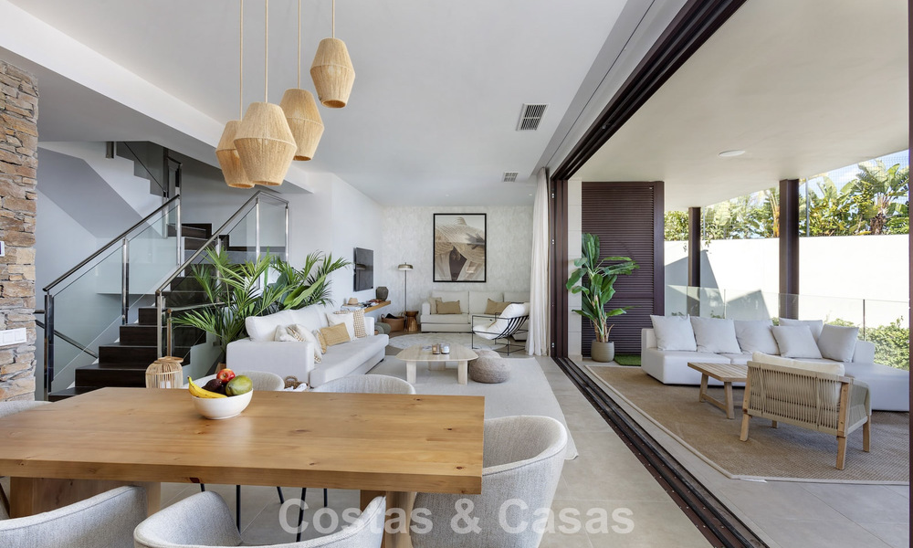 Eigentijdse luxevilla met panoramische vergezichten te koop in de heuvels van Marbella - Benahavis 800802