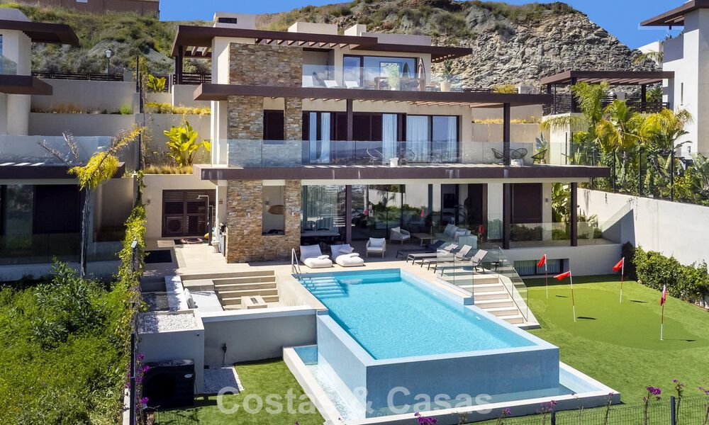 Eigentijdse luxevilla met panoramische vergezichten te koop in de heuvels van Marbella - Benahavis 800808