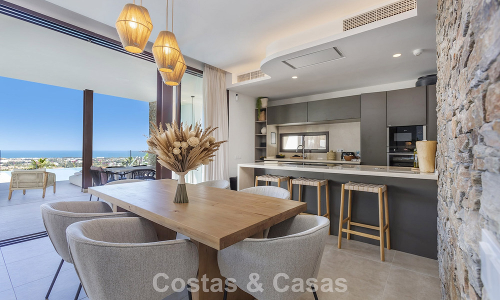 Eigentijdse luxevilla met panoramische vergezichten te koop in de heuvels van Marbella - Benahavis 800822