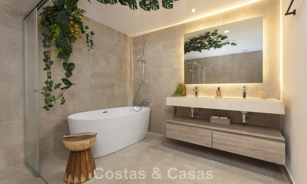 Eigentijdse luxevilla met panoramische vergezichten te koop in de heuvels van Marbella - Benahavis 800823